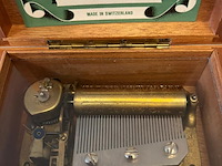 Muziek speeldoos, thorens , 3 melodien ca 1950-1960 - afbeelding 2 van  8