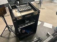 Muziekinstallatie met speakers
