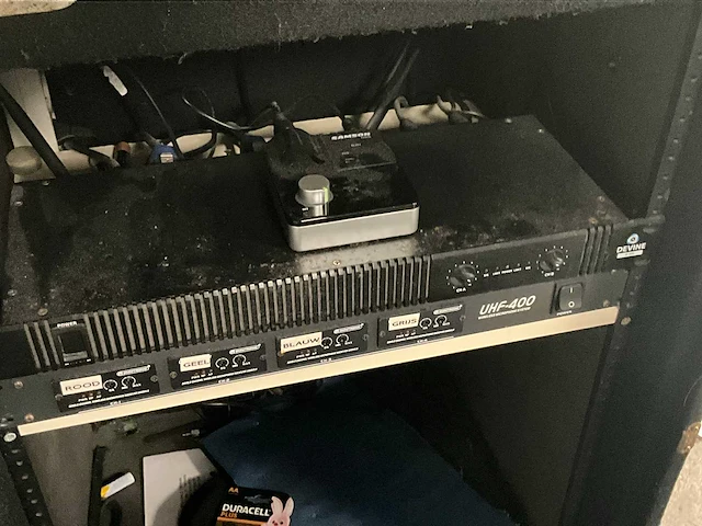 Muziekinstallatie met speakers - afbeelding 3 van  7