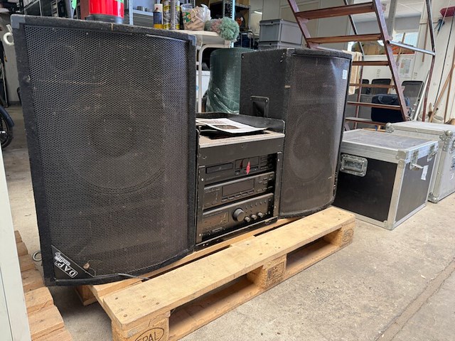 Muziekinstallatie met speakers - afbeelding 1 van  4
