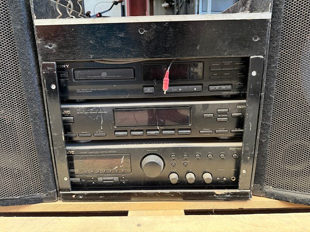 Muziekinstallatie met speakers - afbeelding 4 van  4