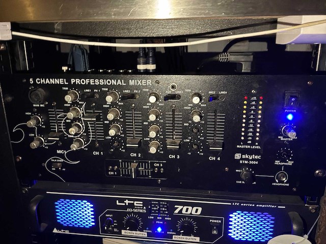 Muziekinstallatie - afbeelding 2 van  4