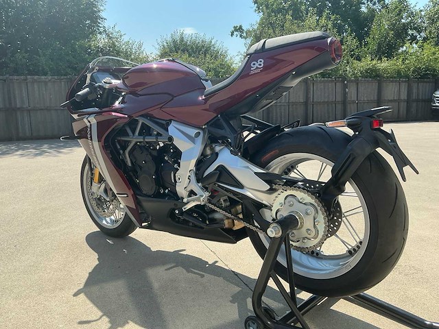 Mv agusta superveloce 98 edition motorfiets - afbeelding 18 van  34