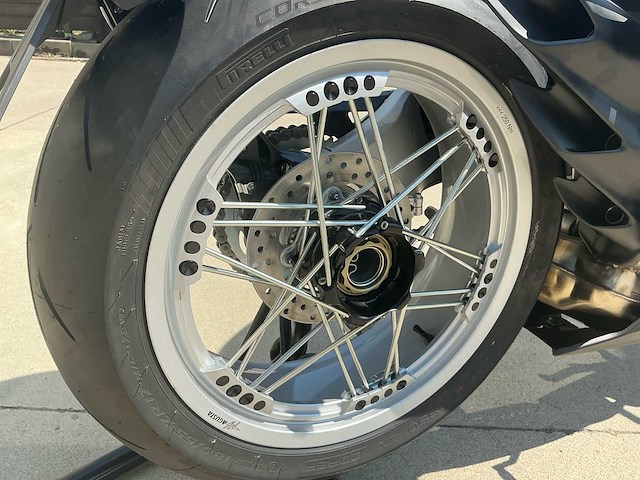 Mv agusta superveloce 98 edition motorfiets - afbeelding 23 van  34