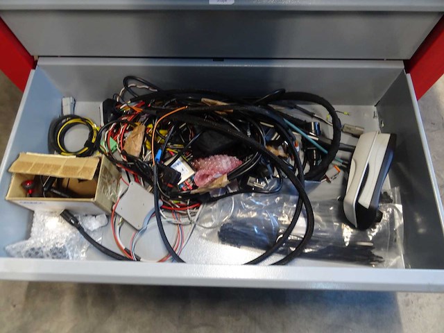 Mw tools - mobiele werktafel met inhoud - afbeelding 1 van  1