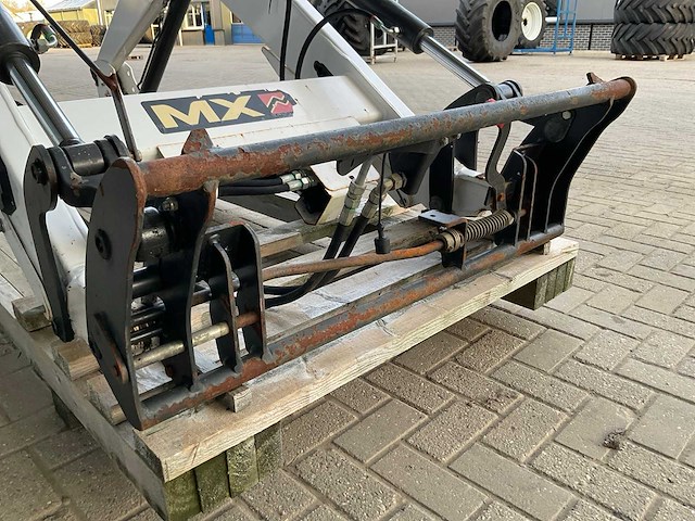 Mx u409 valtra voorlader - afbeelding 7 van  8