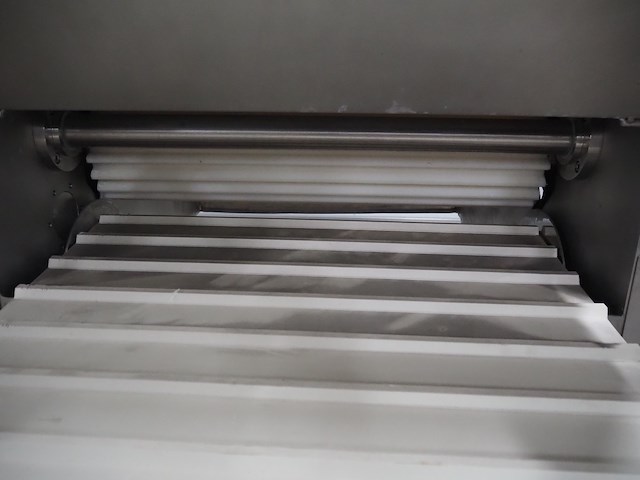 Myac - afbeelding 9 van  12