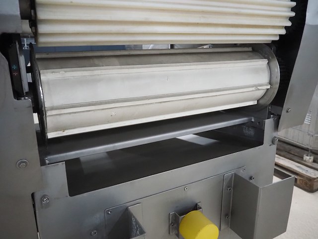 Myac - afbeelding 3 van  18