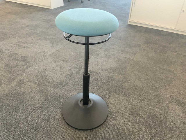 Mymobilis in hoogte verstelbare design kruk - afbeelding 1 van  5