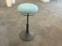 Mymobilis in hoogte verstelbare design kruk - afbeelding 2 van  5