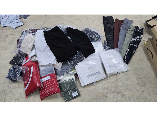 Mystery partij kleding - afbeelding 1 van  6