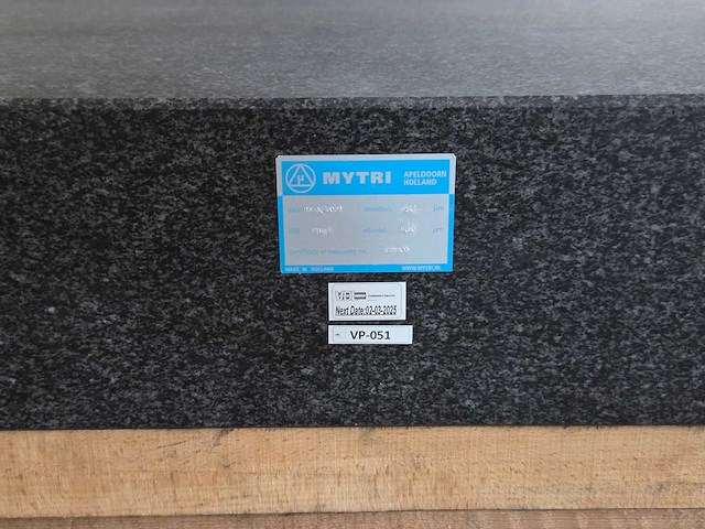 Mytri - 2021 - granieten vlakplaat - afbeelding 7 van  8