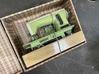 Naaimachine in koffer - afbeelding 2 van  3