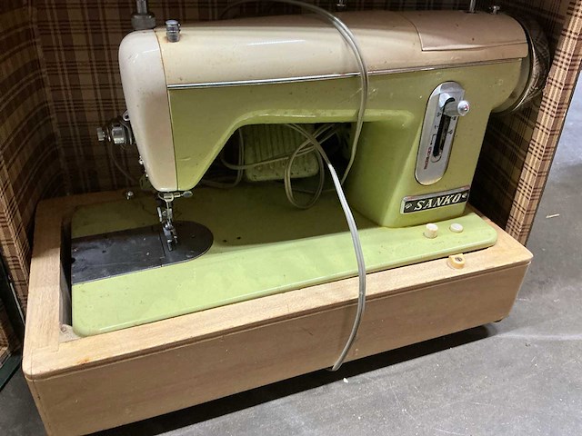Naaimachine in koffer - afbeelding 1 van  3