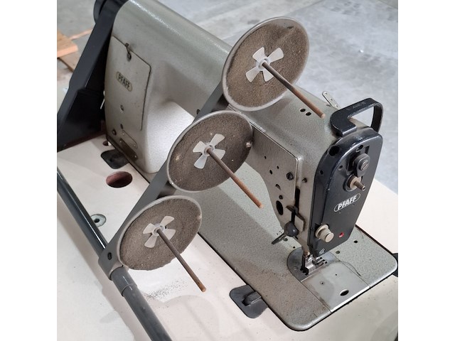 Naaimachine op onderstel, pfaff - afbeelding 15 van  18
