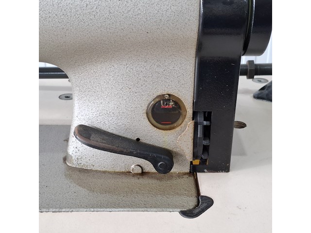 Naaimachine op onderstel, pfaff - afbeelding 16 van  18