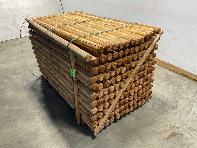 Naaldhouten paal rond ø80 mm x 191 cm - gekroond kdi bruin (143x) - afbeelding 1 van  6