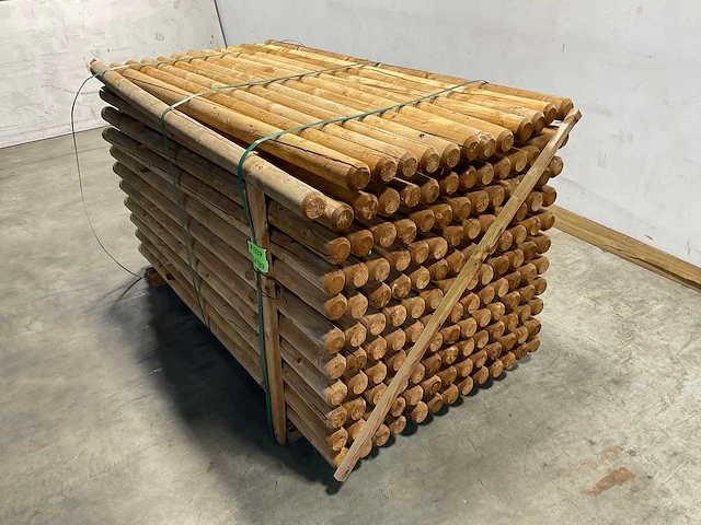 Naaldhouten paal rond ø80 mm x 191 cm - gekroond kdi bruin (143x) - afbeelding 1 van  12