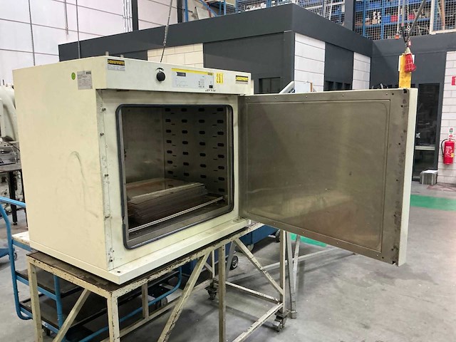 Nabertherm tr240 oven op mobiel onderstel - afbeelding 6 van  10