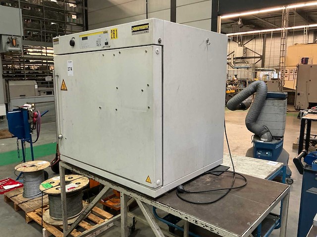 Nabertherm tr240 oven op mobiel onderstel - afbeelding 9 van  10