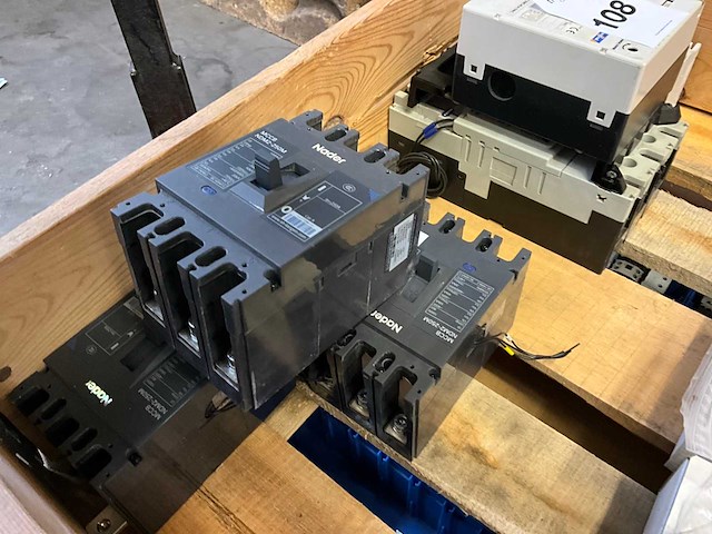 Nader ndm2-250m mccb circuit breaker (4x) - afbeelding 1 van  3