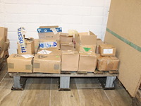 Nagels / spijkers op pallet in diverse uitvoeringen w.o. 1.2x20 , 3.0x70 en 2.0x25. totaal ca. 125 kg. - afbeelding 2 van  2