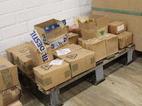 Nagels / spijkers op pallet in diverse uitvoeringen w.o. 2.2x45 en 2.0x25. totaal ca. 125 kg. - afbeelding 1 van  4