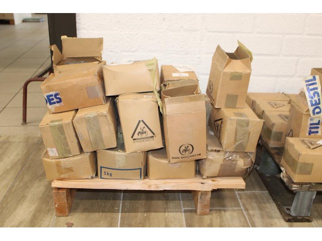 Nagels / spijkers op pallet in diverse uitvoeringen w.o. 2.2x45 en 2.0x25. totaal ca. 125 kg. - afbeelding 3 van  4