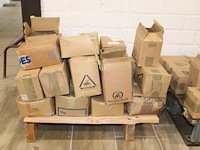 Nagels / spijkers op pallet in diverse uitvoeringen w.o. 2.2x45 en 2.0x25. totaal ca. 125 kg. - afbeelding 3 van  4