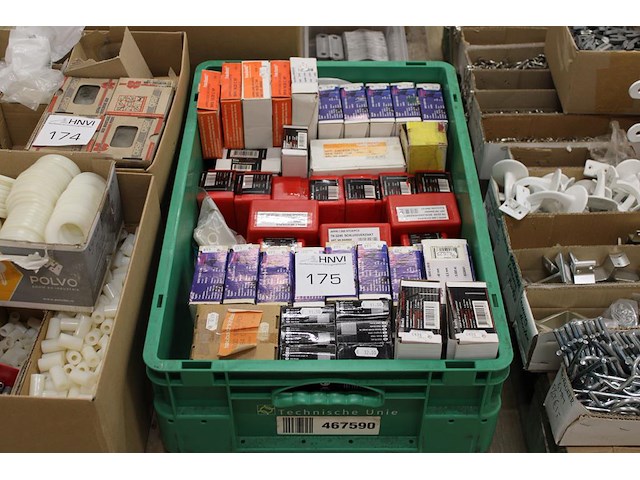 Nagels t.b.v. tackers w.o. dutack in kunststof krat. - afbeelding 1 van  3