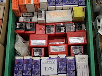 Nagels t.b.v. tackers w.o. dutack in kunststof krat. - afbeelding 3 van  3