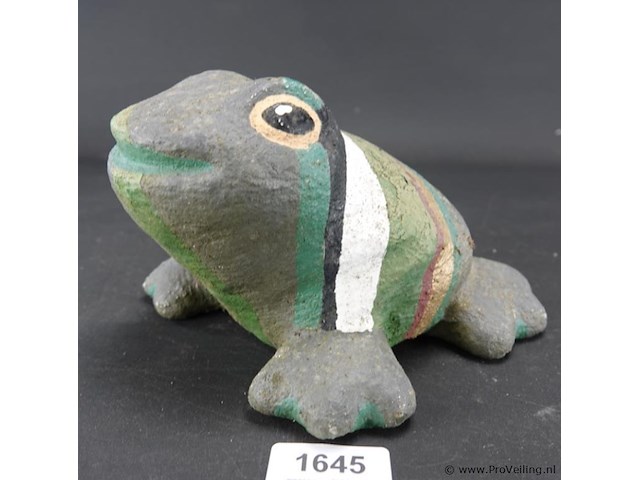 Naïef gevormde stenen kikker - afbeelding 1 van  5