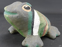 Naïef gevormde stenen kikker - afbeelding 1 van  5