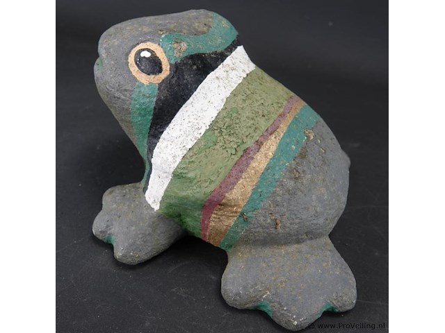 Naïef gevormde stenen kikker - afbeelding 2 van  5