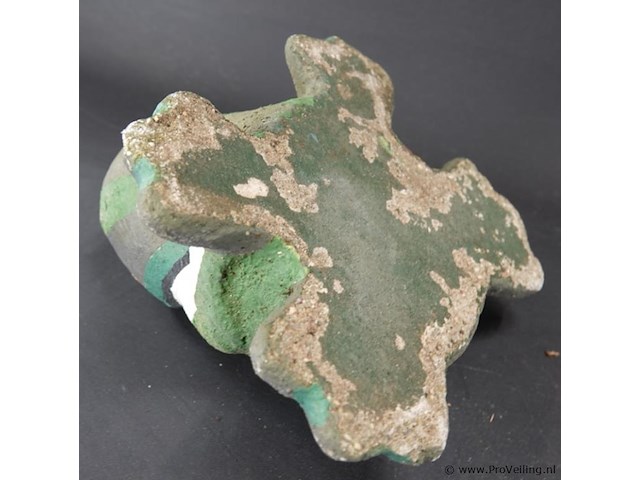 Naïef gevormde stenen kikker - afbeelding 5 van  5