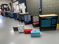 Najaarsveiling heftrucks, pontonboot, gereedschappen, quads, schoonmaakmachines