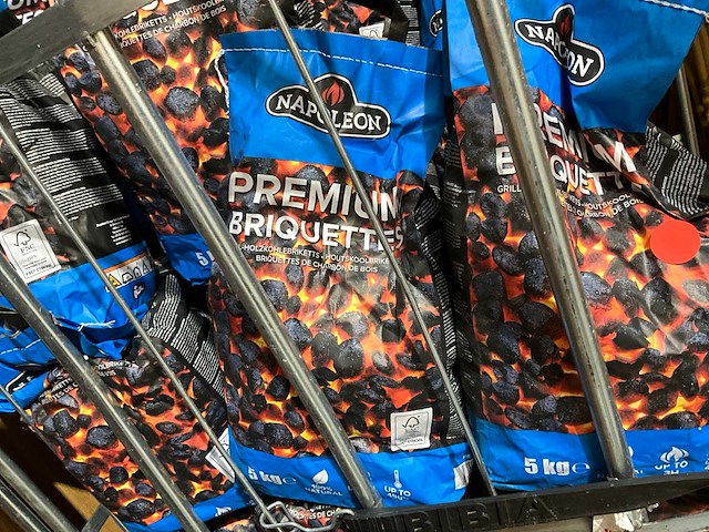 Napoleon premium zakken bbq briquettes - afbeelding 2 van  2