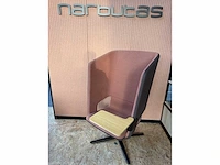 Narbutas - twist and sit - hoge akoestische fauteuil met schrijftablet