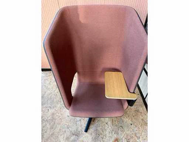Narbutas - twist and sit - hoge akoestische fauteuil met schrijftablet - afbeelding 2 van  5
