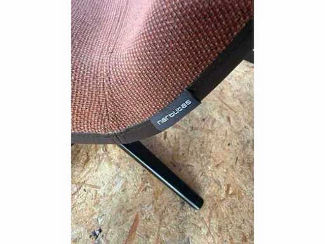 Narbutas - twist and sit - hoge akoestische fauteuil met schrijftablet - afbeelding 3 van  5