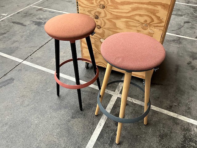 Narbutas - verrijdbare bartafel 180x90x210 v.v 6 barkrukken - afbeelding 2 van  12