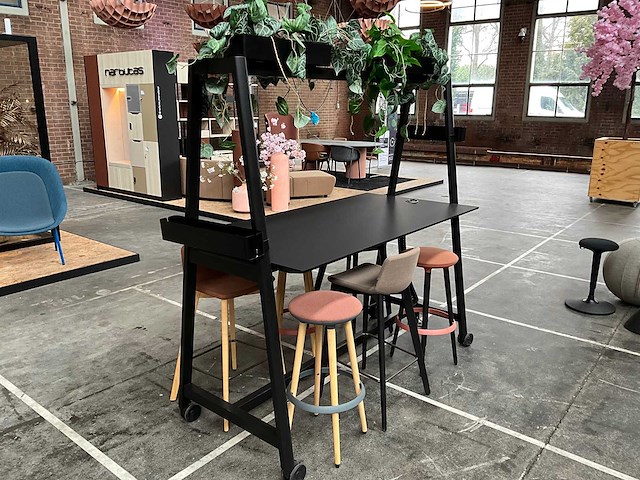 Narbutas - verrijdbare bartafel 180x90x210 v.v 6 barkrukken - afbeelding 1 van  12