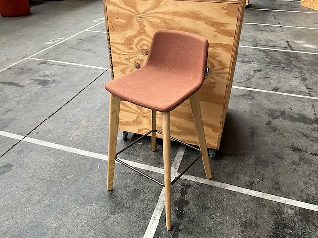 Narbutas - verrijdbare bartafel 180x90x210 v.v 6 barkrukken - afbeelding 8 van  12