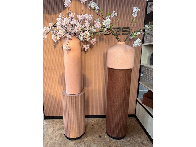 Narbutas - zuil + vaas (2x) - afbeelding 1 van  5