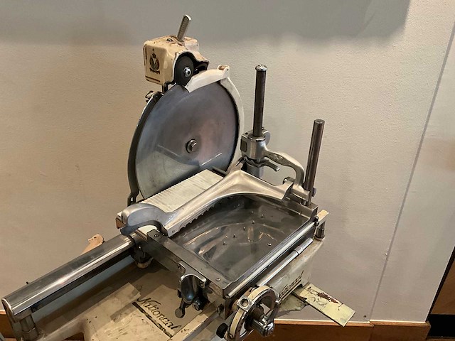 Nationaal - antieke snijmachine - afbeelding 2 van  11