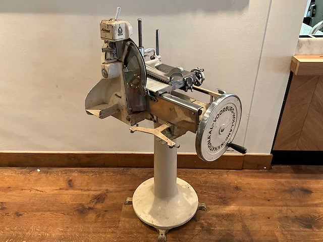 Nationaal - antieke snijmachine - afbeelding 1 van  11