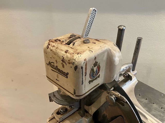Nationaal - antieke snijmachine - afbeelding 6 van  11