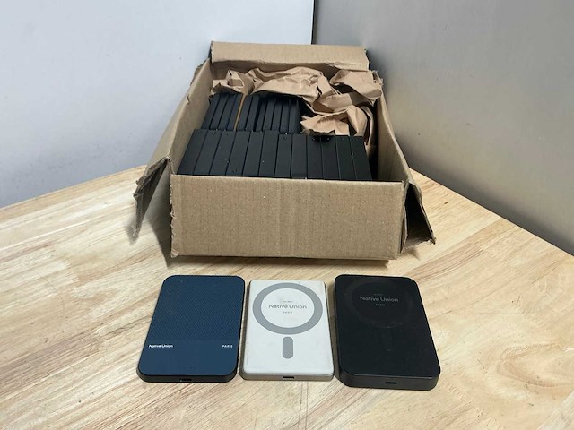 Native union diverse powerbank (26x) - afbeelding 1 van  5