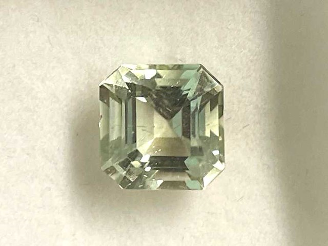 Natuurlijke edelsteen 5.99 carat gecertificeerd - afbeelding 4 van  4
