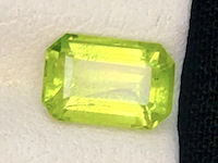 Natuurlijke parrot green peridot | 1.40ct - afbeelding 1 van  1